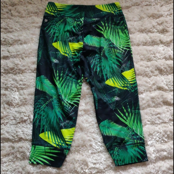 NWT Palm print yogi capris - Picture 3 of 5